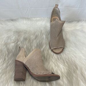 Vince Camuto Kensa Split Shaft Peep Toe Booties Sz 8
